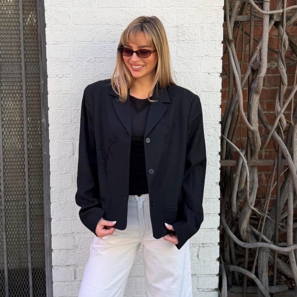 Evan-picone vintage timeless chic Black blazer with floral embroidery